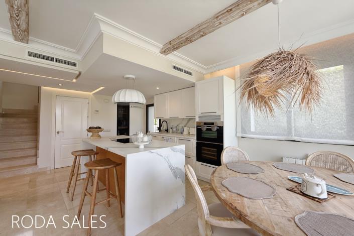 Image No.13-4 Bed Villa / Detached for sale