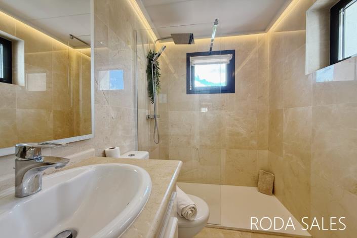 Image No.21-4 Bed Villa / Detached for sale