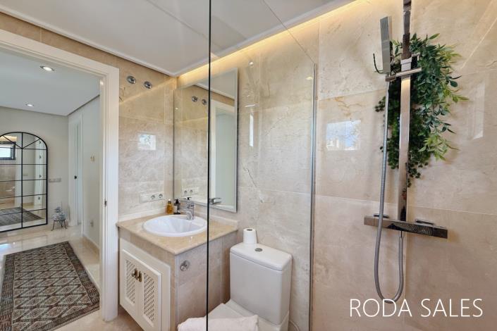 Image No.22-4 Bed Villa / Detached for sale