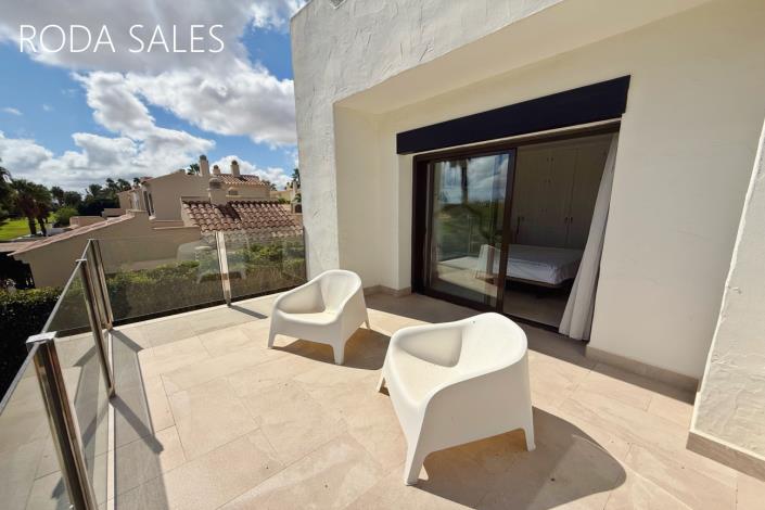 Image No.28-4 Bed Villa / Detached for sale