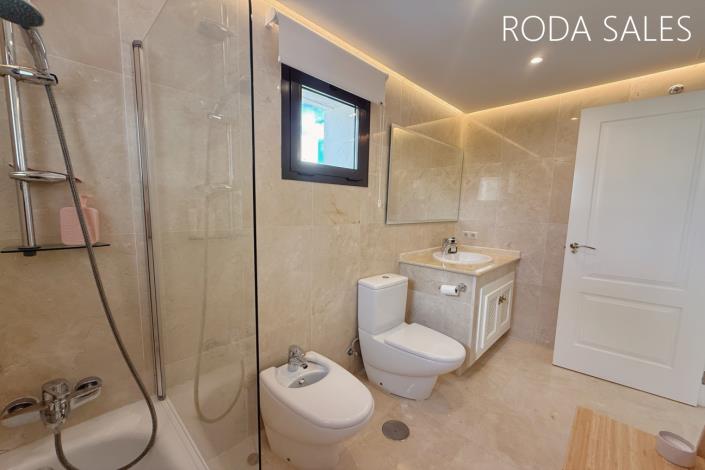 Image No.33-4 Bed Villa / Detached for sale