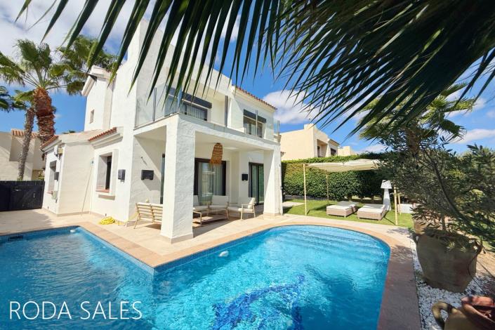 Image No.43-4 Bed Villa / Detached for sale