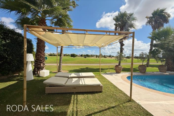 Image No.50-4 Bed Villa / Detached for sale