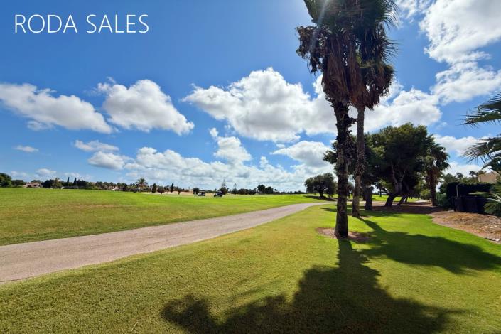 Image No.53-4 Bed Villa / Detached for sale