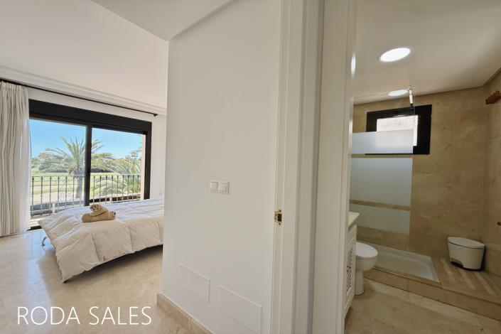 Image No.24-3 Bed Villa / Detached for sale