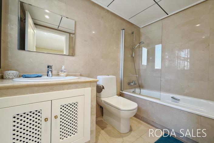 Image No.20-2 Bed Townhouse for sale