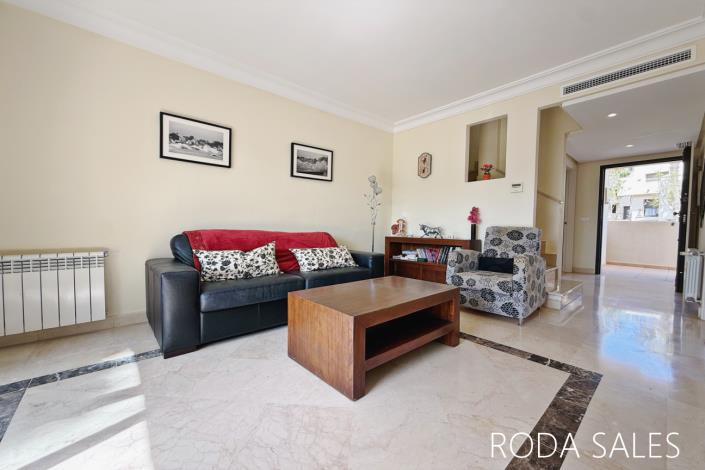Image No.13-2 Bed Townhouse for sale