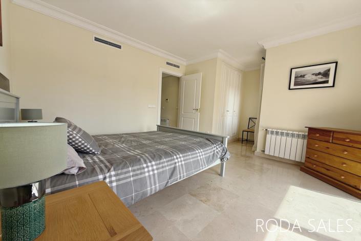 Image No.28-2 Bed Townhouse for sale
