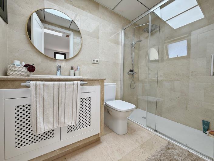 Image No.25-3 Bed Townhouse for sale
