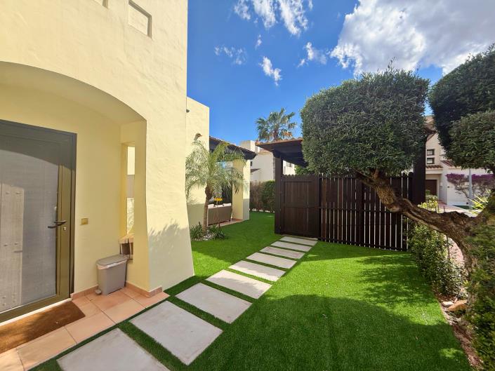 Image No.35-3 Bed Townhouse for sale