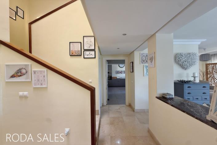 Image No.8-4 Bed Villa / Detached for sale