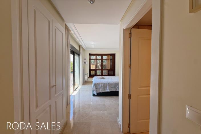 Image No.24-4 Bed Villa / Detached for sale