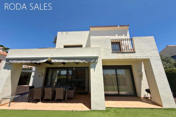 Image No.53-4 Bed Villa / Detached for sale