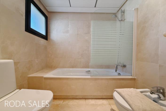 Image No.26-4 Bed Villa / Detached for sale