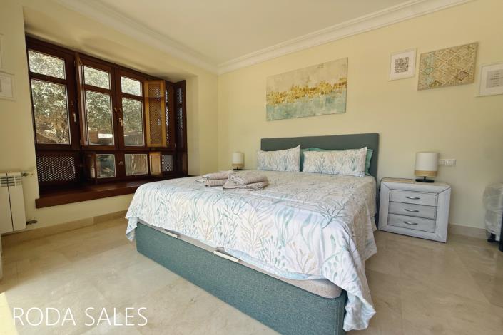 Image No.29-4 Bed Villa / Detached for sale
