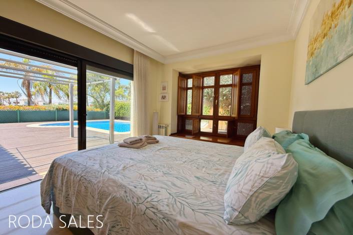 Image No.31-4 Bed Villa / Detached for sale