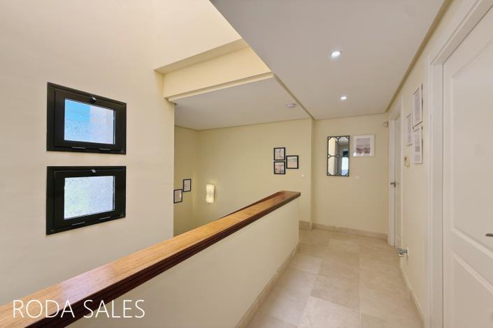 Image No.33-4 Bed Villa / Detached for sale