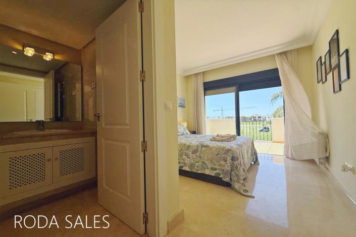 Image No.34-4 Bed Villa / Detached for sale