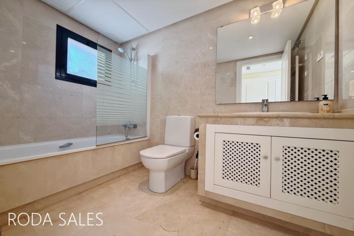 Image No.35-4 Bed Villa / Detached for sale