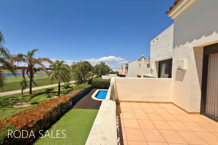 Image No.39-4 Bed Villa / Detached for sale