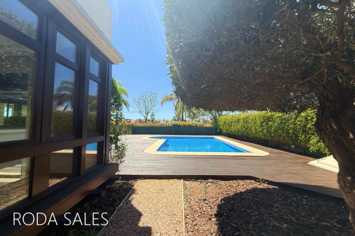Image No.57-4 Bed Villa / Detached for sale