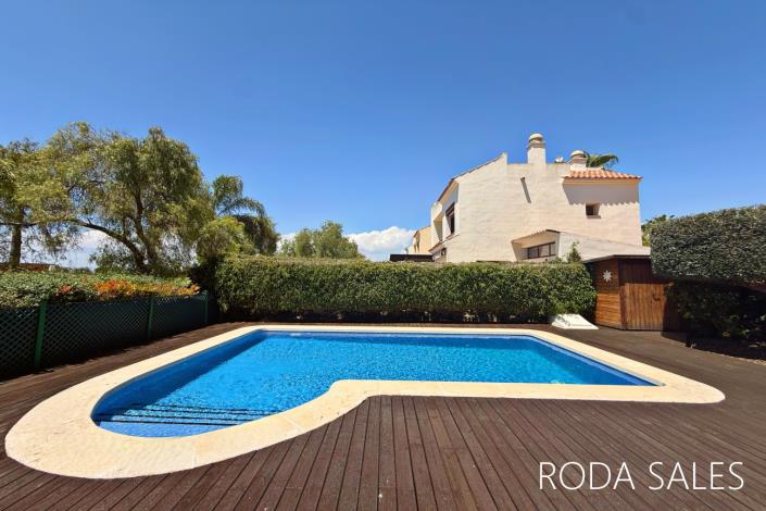 Image No.58-4 Bed Villa / Detached for sale