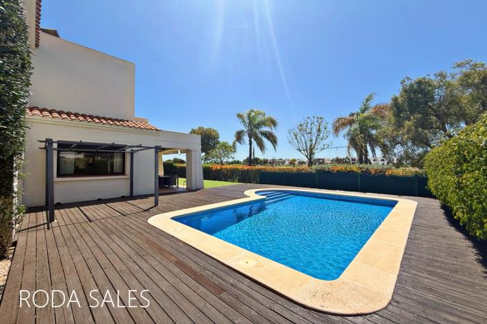 Image No.59-4 Bed Villa / Detached for sale
