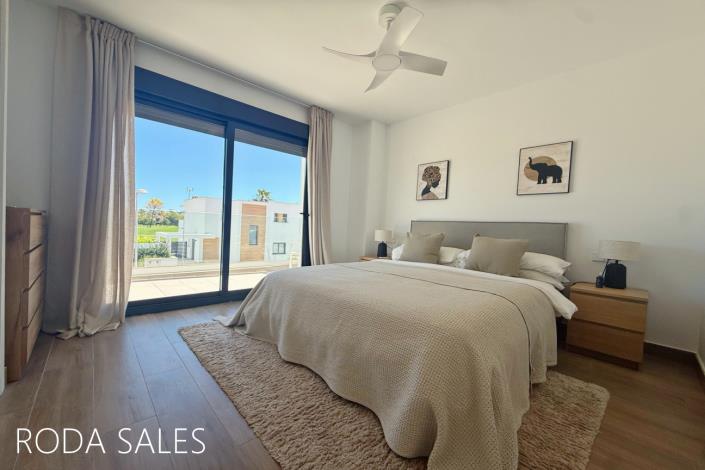 Image No.44-3 Bed Villa / Detached for sale