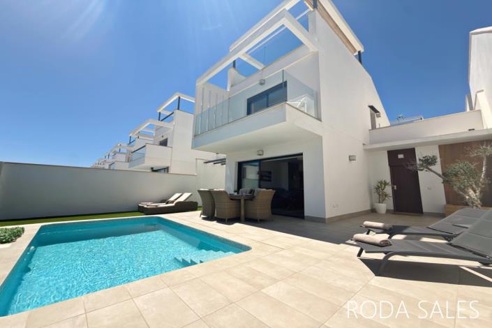 Image No.2-3 Bed Villa / Detached for sale
