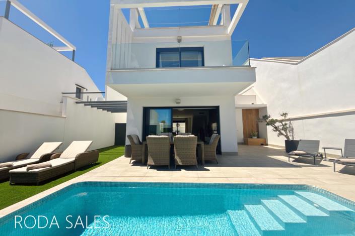 Image No.10-3 Bed Villa / Detached for sale