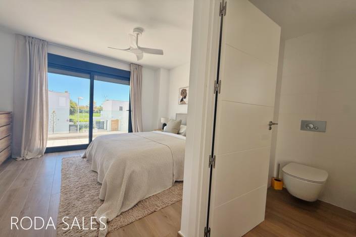 Image No.42-3 Bed Villa / Detached for sale