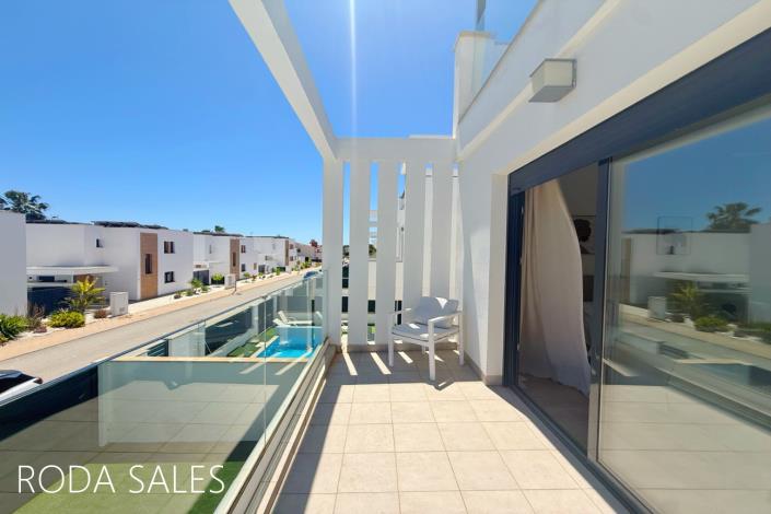 Image No.47-3 Bed Villa / Detached for sale