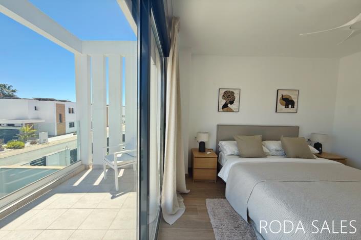 Image No.48-3 Bed Villa / Detached for sale