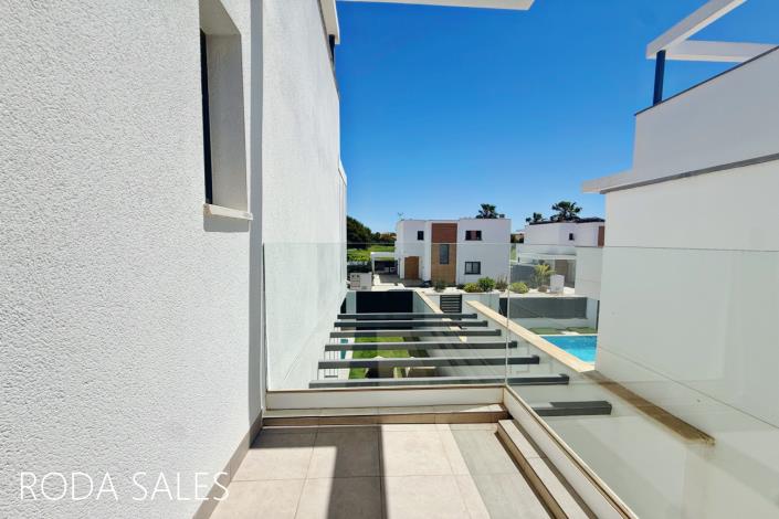 Image No.51-3 Bed Villa / Detached for sale