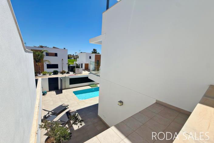Image No.53-3 Bed Villa / Detached for sale