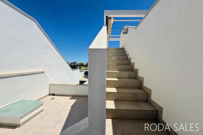 Image No.55-3 Bed Villa / Detached for sale