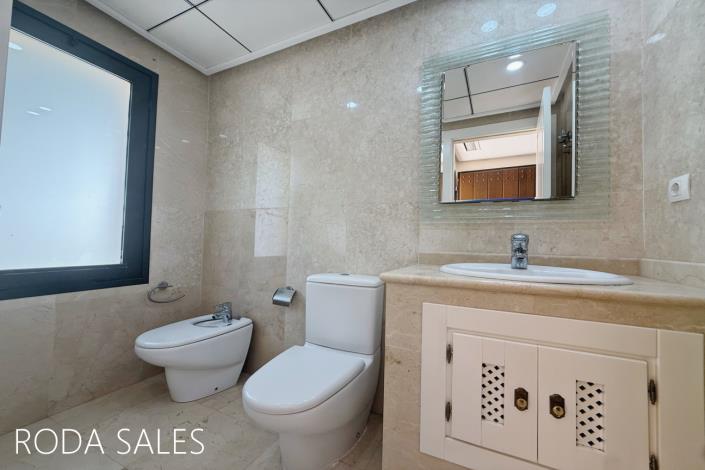 Image No.8-2 Bed Townhouse for sale