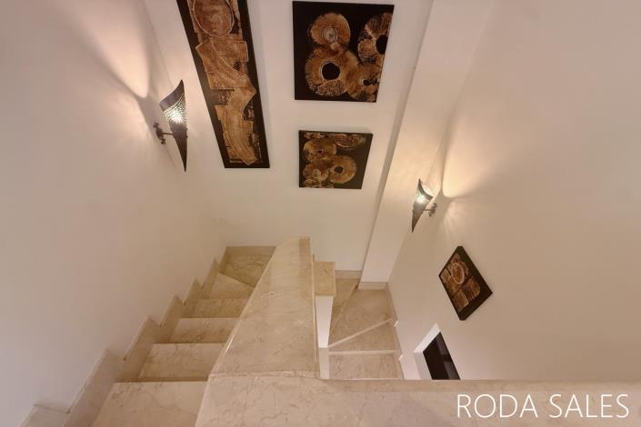 Image No.14-2 Bed Townhouse for sale