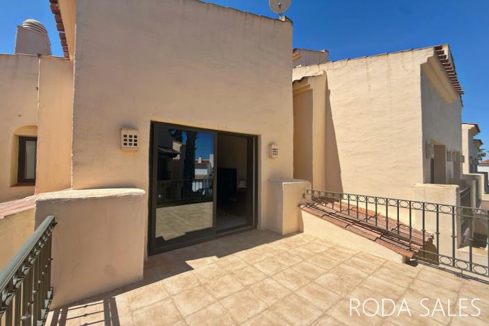Image No.19-2 Bed Townhouse for sale
