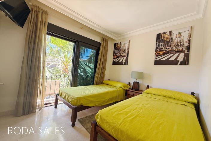 Image No.15-2 Bed Townhouse for sale