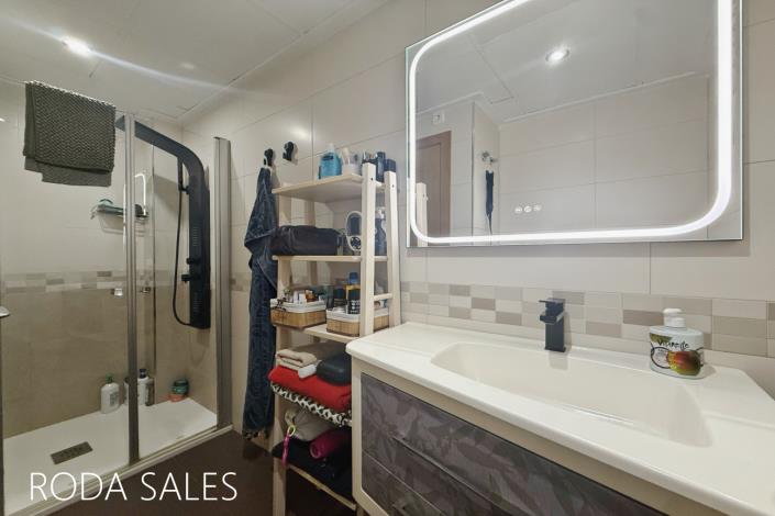 Image No.16-4 Bed Semi-Detached for sale