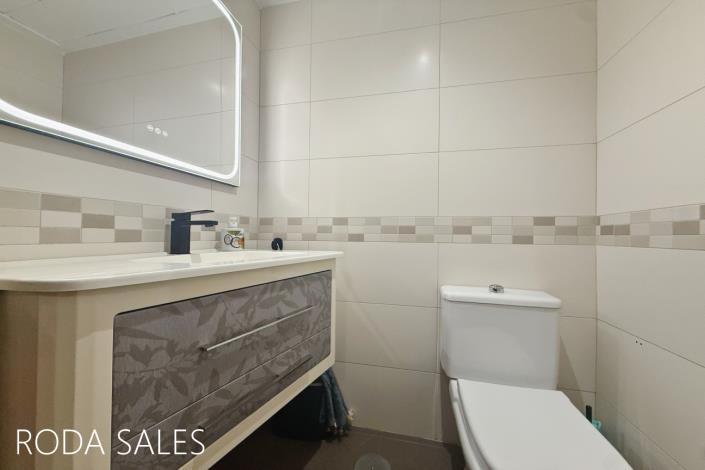 Image No.17-4 Bed Semi-Detached for sale