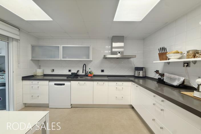Image No.21-4 Bed Semi-Detached for sale