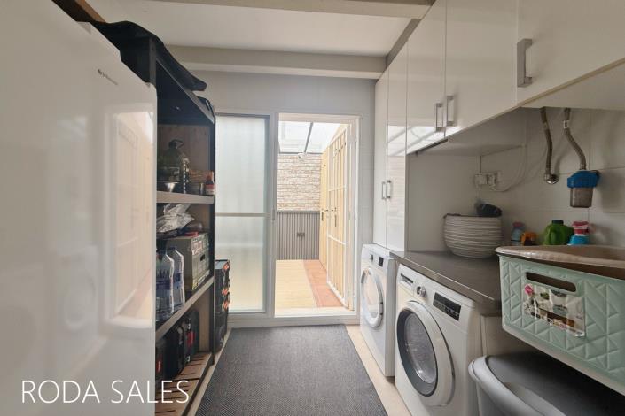 Image No.23-4 Bed Semi-Detached for sale