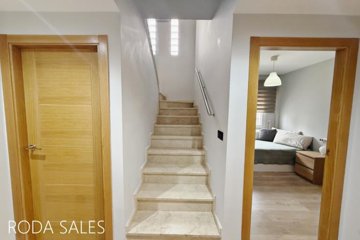 Image No.28-4 Bed Semi-Detached for sale