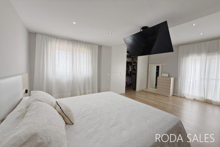 Image No.38-4 Bed Semi-Detached for sale