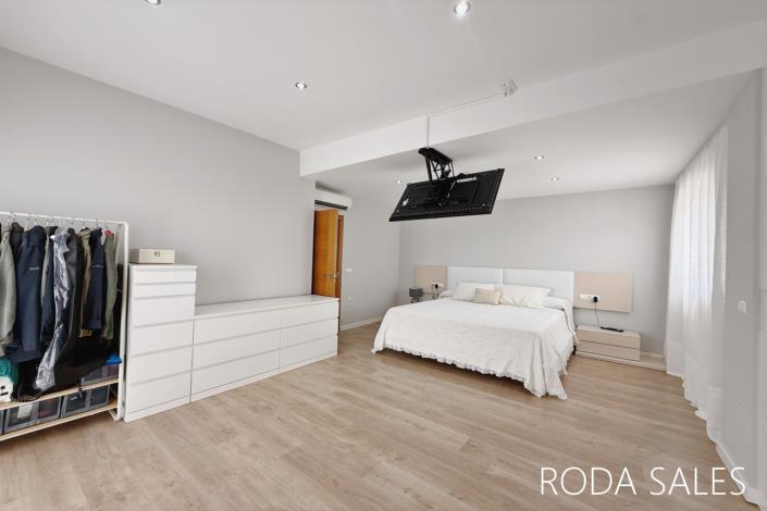 Image No.40-4 Bed Semi-Detached for sale
