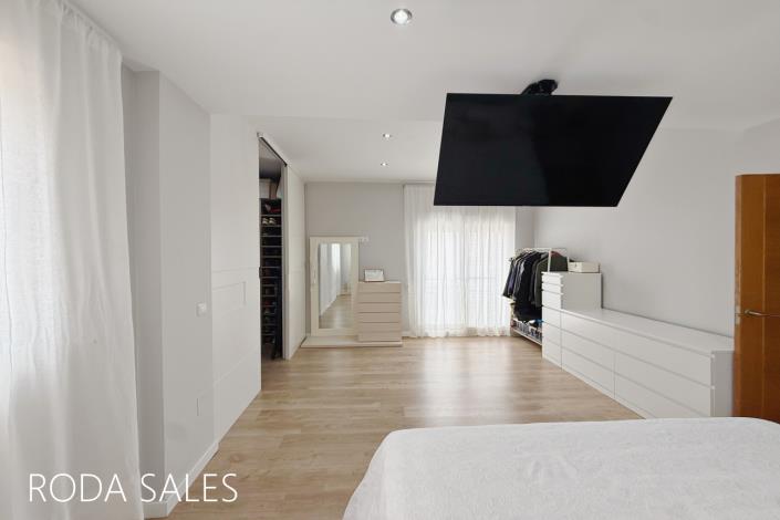 Image No.41-4 Bed Semi-Detached for sale