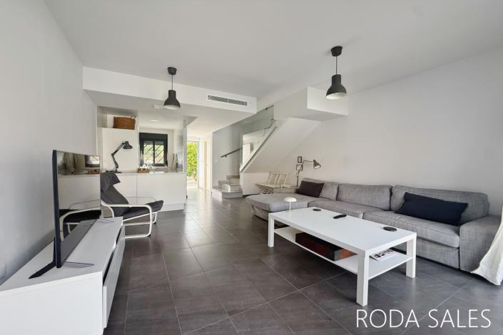 Image No.9-2 Bed Townhouse for sale