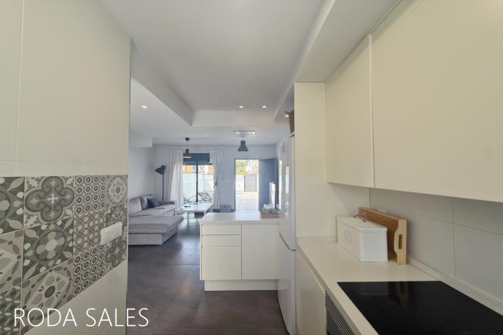 Image No.13-2 Bed Townhouse for sale